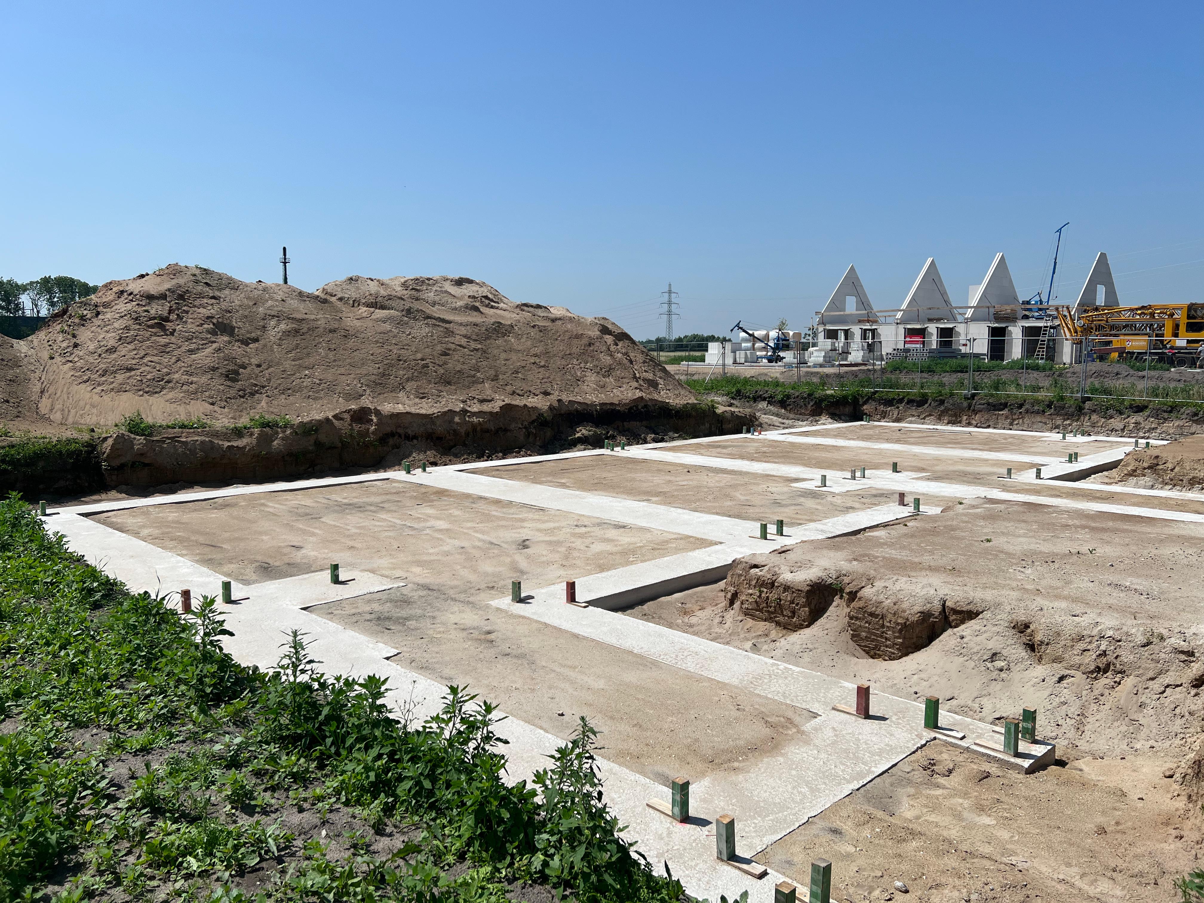 Grondwerk en fundering op de bouwkavel